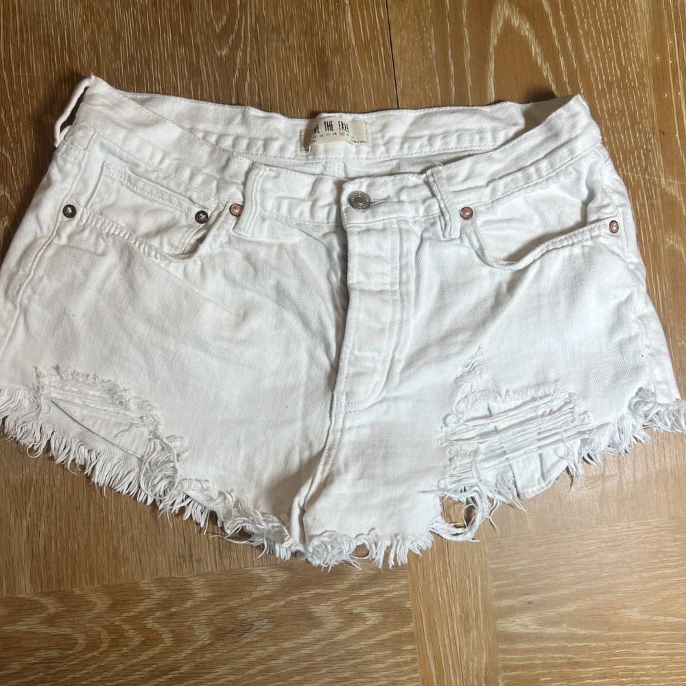 We The Free Shorts Womens 29‎ White Button Fly  Distressed Raw Hem